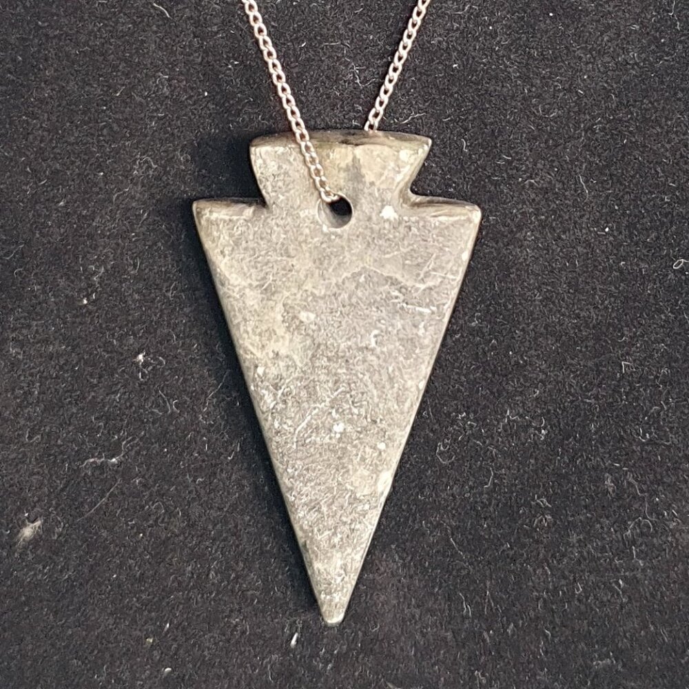 Bold & Timeless: Vintage Native American Grey Onyx Arrowhead Pendant Necklace🖤✨